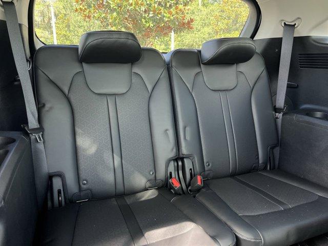 Photo of 2023 Glacial White Pearl Kia Sorento