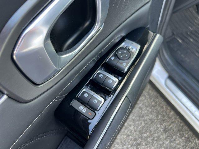 Photo of 2023 Glacial White Pearl Kia Sorento