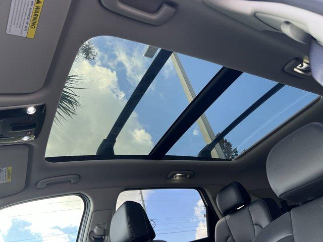 Photo of 2023 Glacial White Pearl Kia Sorento