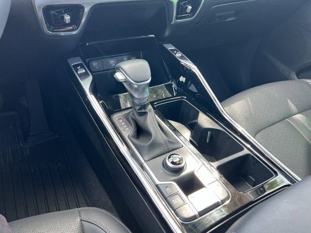 Photo of 2023 Glacial White Pearl Kia Sorento