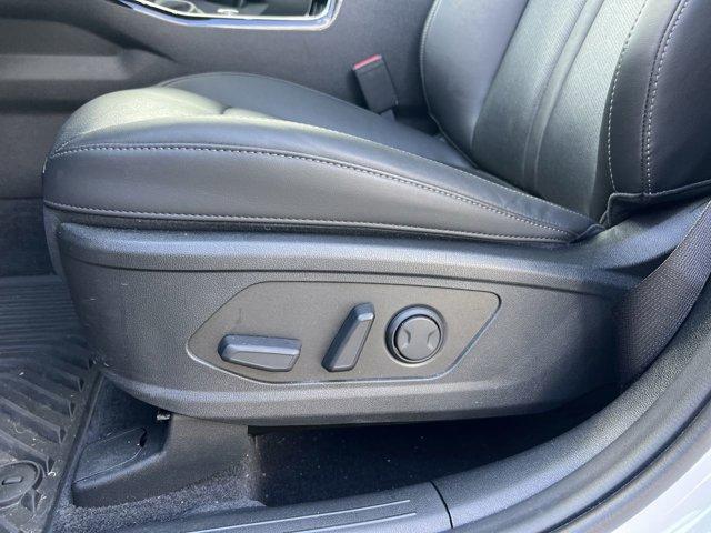 Photo of 2023 Glacial White Pearl Kia Sorento