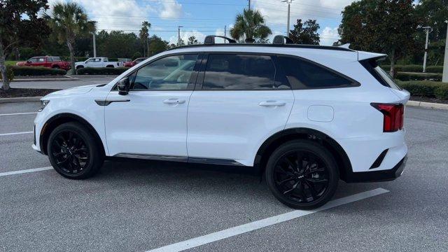 Photo of 2023 Glacial White Pearl Kia Sorento