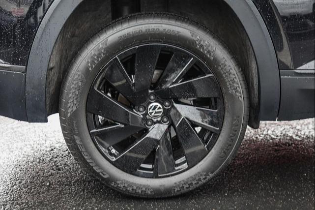 Photo of 2024 Deep Black Pearl Volkswagen Atlas Cross Sport