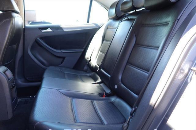Photo of 2014 Platinum Gray Metallic Volkswagen Jetta