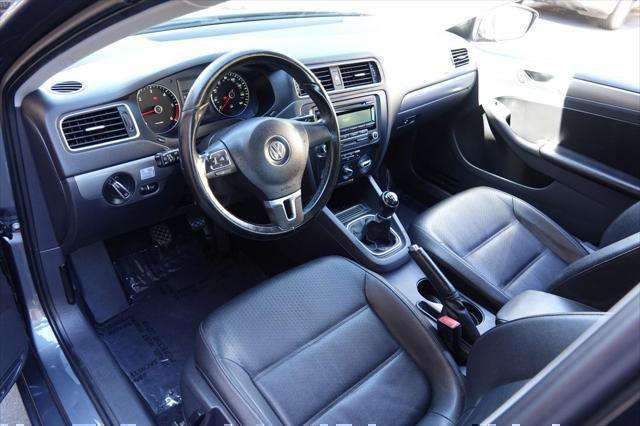 Photo of 2014 Platinum Gray Metallic Volkswagen Jetta