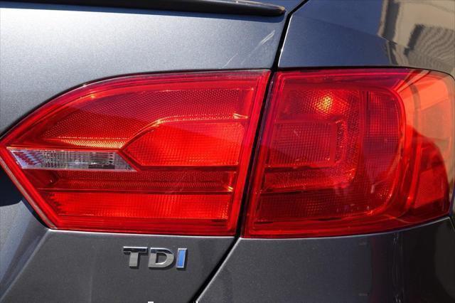 Photo of 2014 Platinum Gray Metallic Volkswagen Jetta