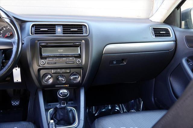 Photo of 2014 Platinum Gray Metallic Volkswagen Jetta