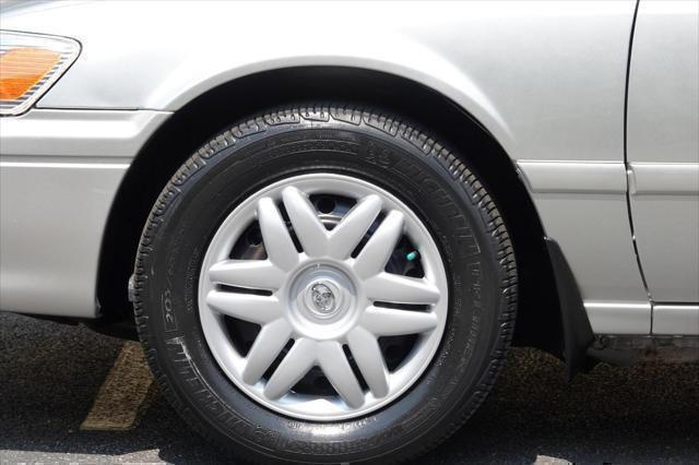 Photo of 2001 Lunar Mist Metallic Toyota Camry
