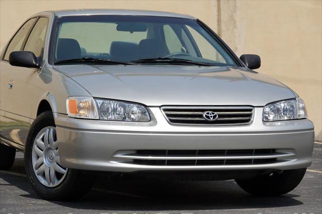 Photo of 2001 Lunar Mist Metallic Toyota Camry