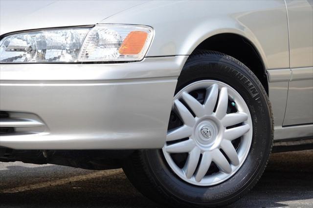 Photo of 2001 Lunar Mist Metallic Toyota Camry