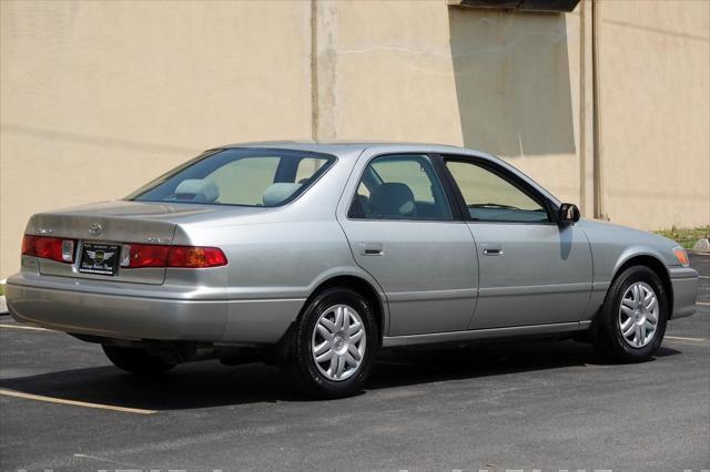 Photo of 2001 Lunar Mist Metallic Toyota Camry