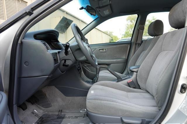 Photo of 2001 Lunar Mist Metallic Toyota Camry