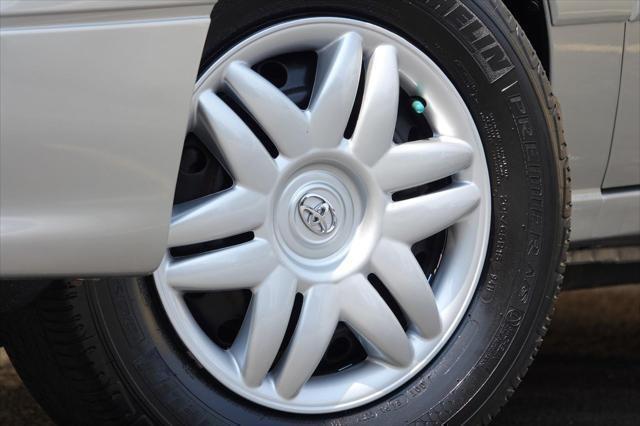 Photo of 2001 Lunar Mist Metallic Toyota Camry