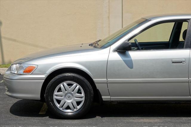 Photo of 2001 Lunar Mist Metallic Toyota Camry