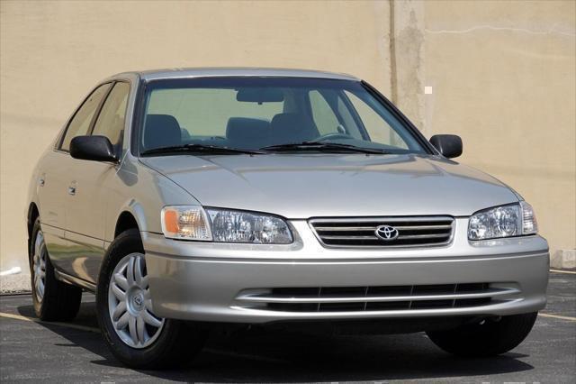 Photo of 2001 Lunar Mist Metallic Toyota Camry