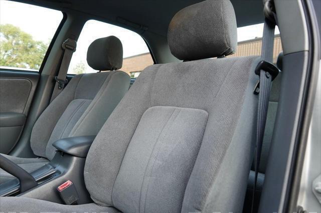 Photo of 2001 Lunar Mist Metallic Toyota Camry