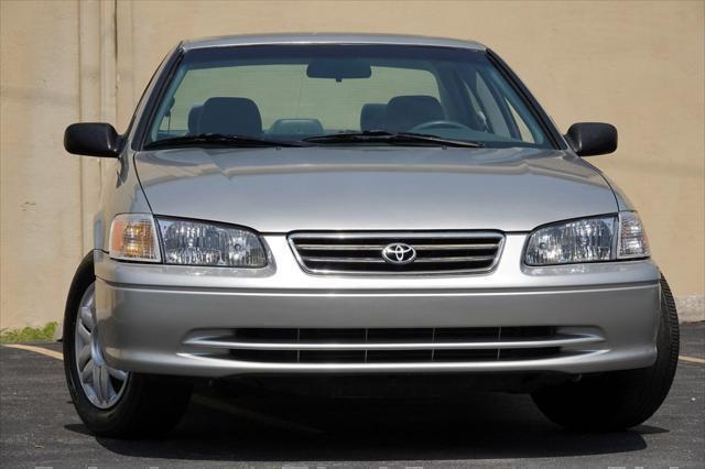 Photo of 2001 Lunar Mist Metallic Toyota Camry
