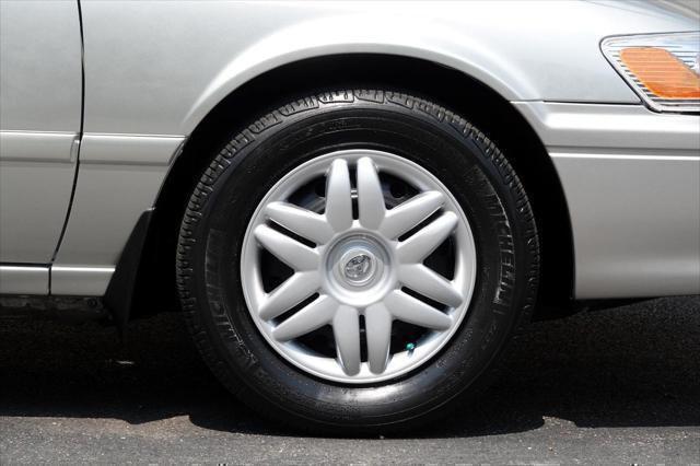 Photo of 2001 Lunar Mist Metallic Toyota Camry