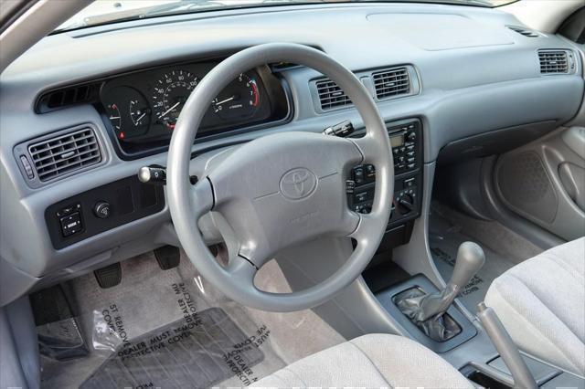 Photo of 2001 Lunar Mist Metallic Toyota Camry
