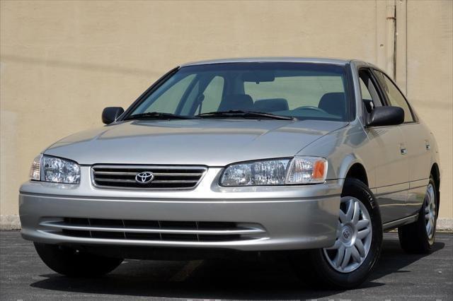 Photo of 2001 Lunar Mist Metallic Toyota Camry