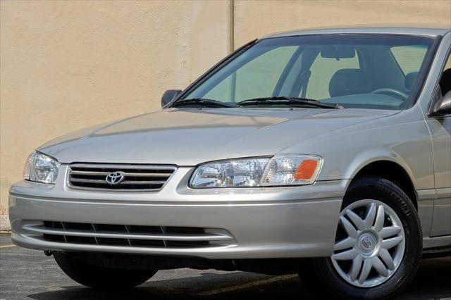 Photo of 2001 Lunar Mist Metallic Toyota Camry