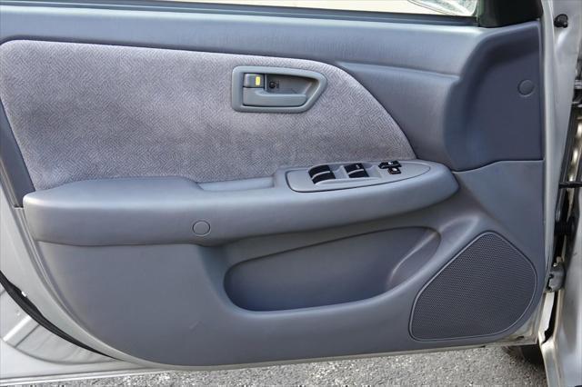 Photo of 2001 Lunar Mist Metallic Toyota Camry