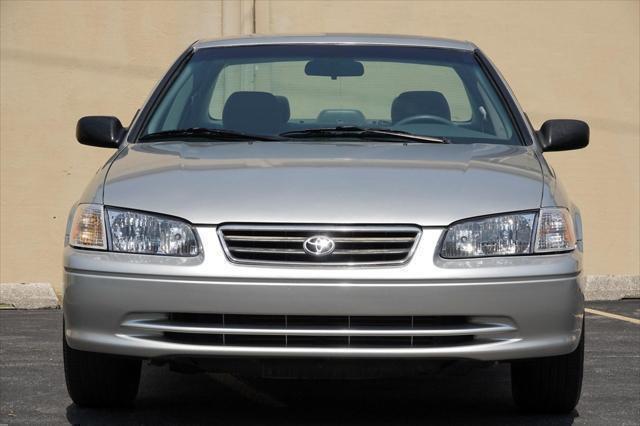 Photo of 2001 Lunar Mist Metallic Toyota Camry