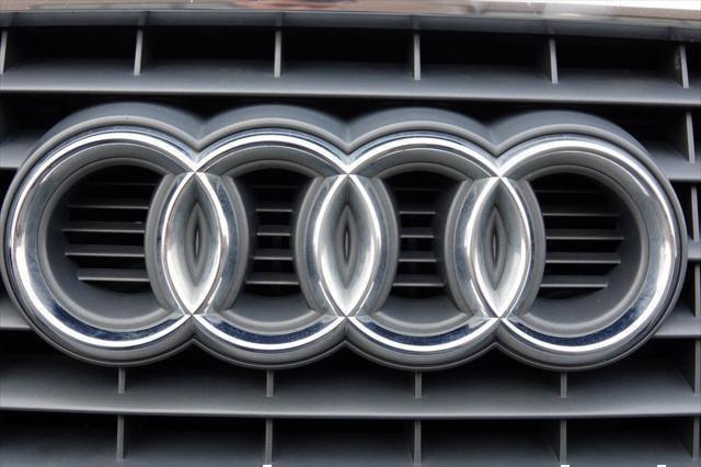 Photo of 2006 Night Blue Pearl Audi A8