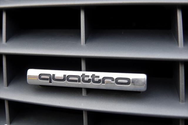 Photo of 2006 Night Blue Pearl Audi A8