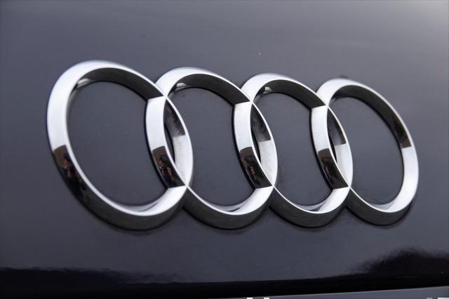 Photo of 2006 Night Blue Pearl Audi A8