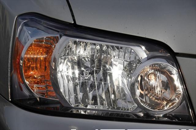 Photo of 2005 Millenium Silver Metallic Toyota Highlander