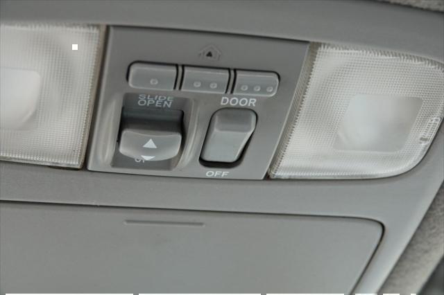 Photo of 2005 Millenium Silver Metallic Toyota Highlander