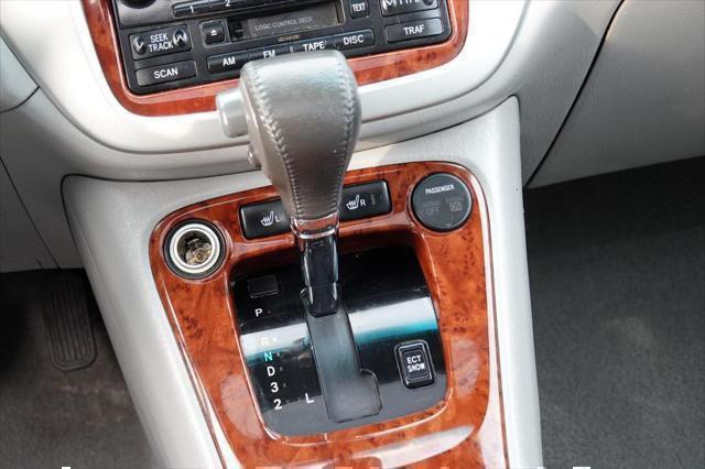 Photo of 2005 Millenium Silver Metallic Toyota Highlander