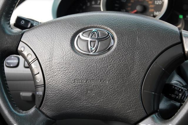 Photo of 2005 Millenium Silver Metallic Toyota Highlander