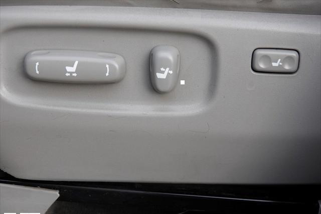 Photo of 2005 Millenium Silver Metallic Toyota Highlander