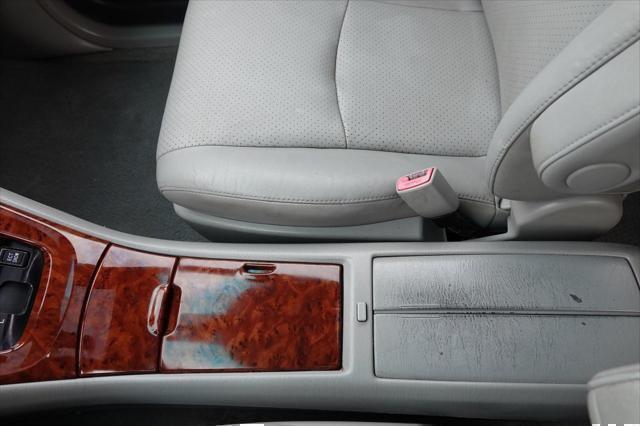 Photo of 2005 Millenium Silver Metallic Toyota Highlander