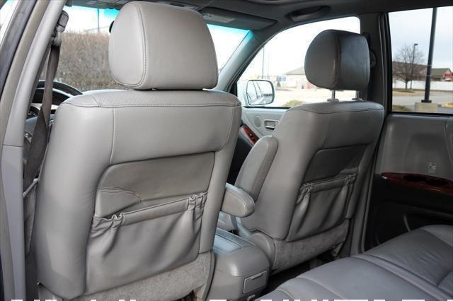 Photo of 2005 Millenium Silver Metallic Toyota Highlander