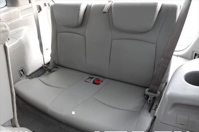 Photo of 2005 Millenium Silver Metallic Toyota Highlander