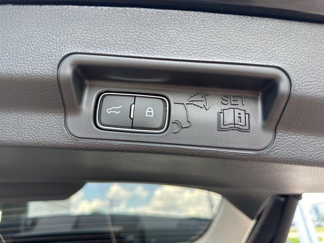 Photo of 2025 Agate Black Metallic Ford Explorer