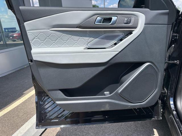 Photo of 2025 Agate Black Metallic Ford Explorer