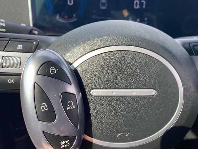 Photo of 2025 Atlas White Hyundai SANTA CRUZ