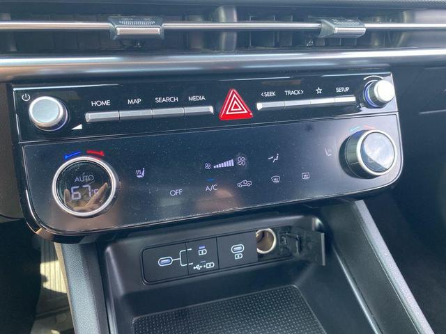 Photo of 2025 Atlas White Hyundai SANTA CRUZ