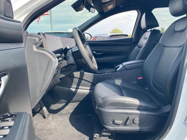 Photo of 2025 Atlas White Hyundai SANTA CRUZ