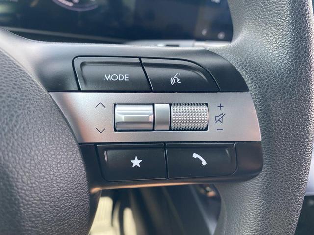 Photo of 2025 Atlas White Hyundai SANTA CRUZ