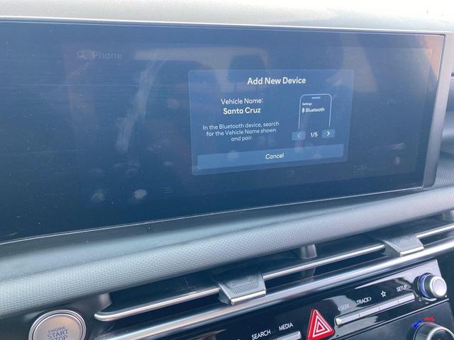 Photo of 2025 Atlas White Hyundai SANTA CRUZ
