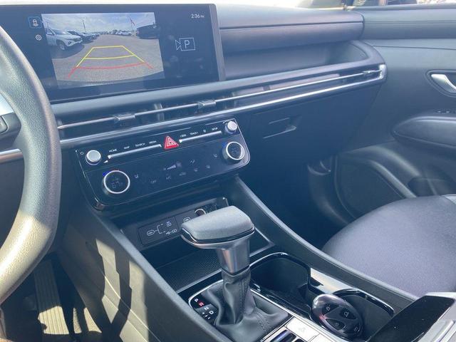 Photo of 2025 Atlas White Hyundai SANTA CRUZ