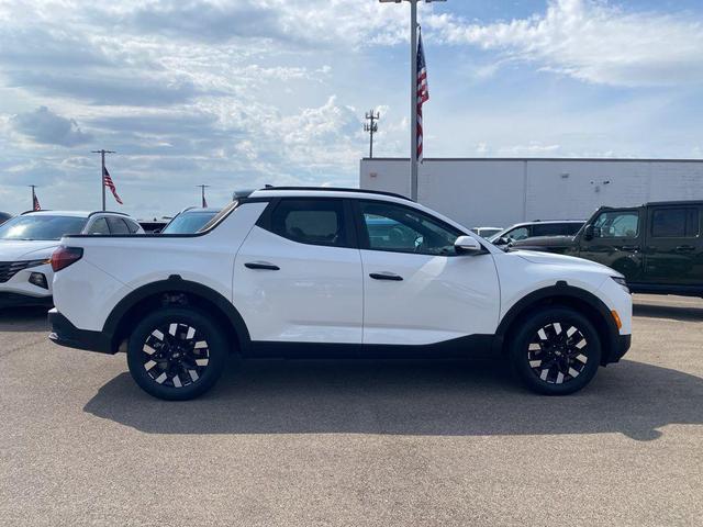Photo of 2025 Atlas White Hyundai SANTA CRUZ