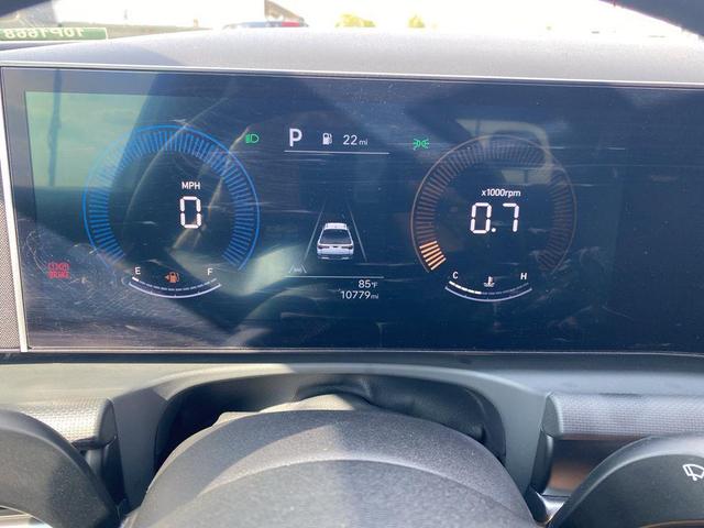 Photo of 2025 Atlas White Hyundai SANTA CRUZ