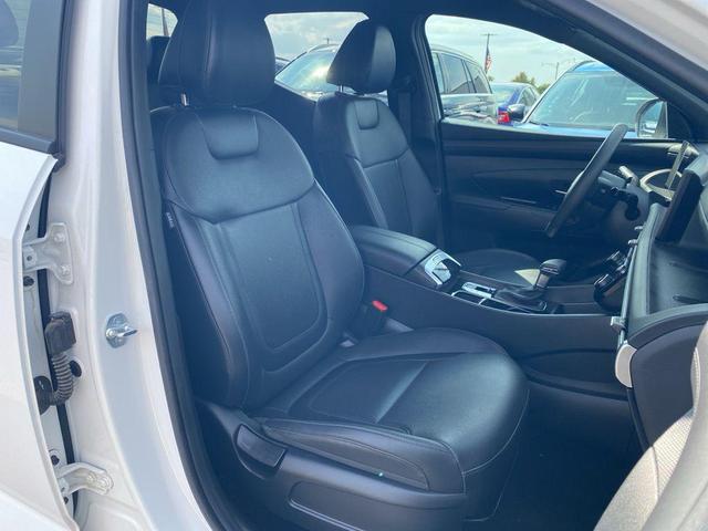 Photo of 2025 Atlas White Hyundai SANTA CRUZ