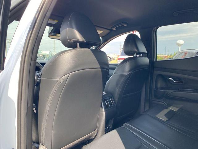 Photo of 2025 Atlas White Hyundai SANTA CRUZ